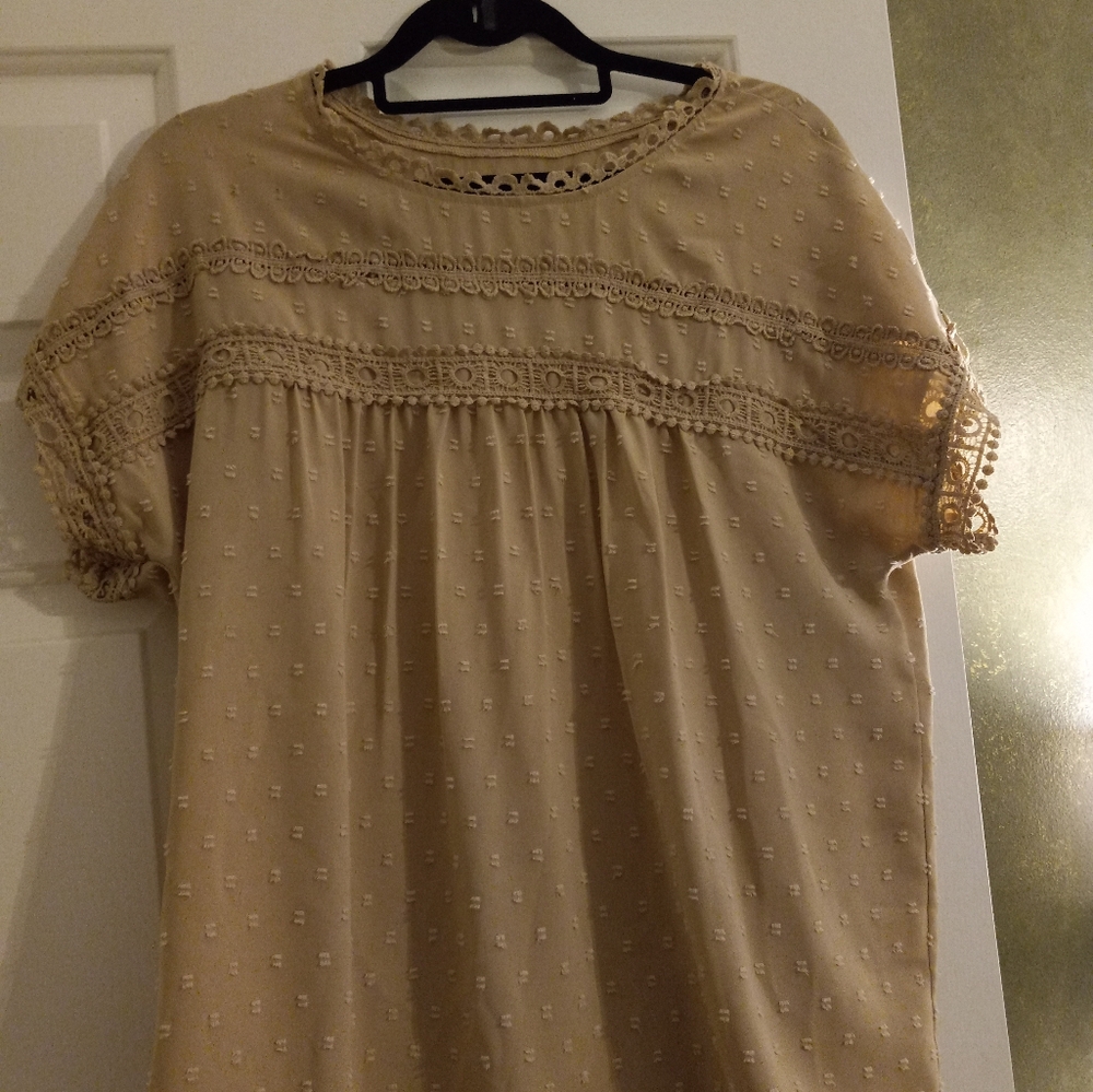 JANE beautiful detailed beige top with lace detail size medium, Jane boutique